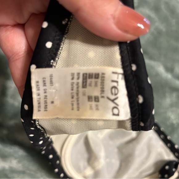 Never Worn 3 piece VS Bathing Suit - Picture 6 of 7